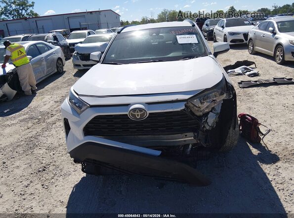 2T3G1RFV8KW015945 2019 TOYOTA LE White Widok wnętrza z tyłu