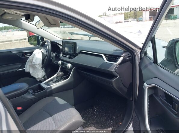 2T3H1RFV3NC185687 2022 TOYOTA RAV4 Silver წინა სალონის ხედი