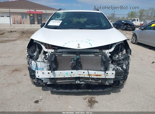 2T3JFREV4HW581148 2017 TOYOTA RAV4 White Front view