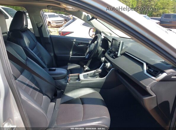 2T3N1RFV0LW136204 2020 TOYOTA LIMITED Серебряный Вид салона спереди