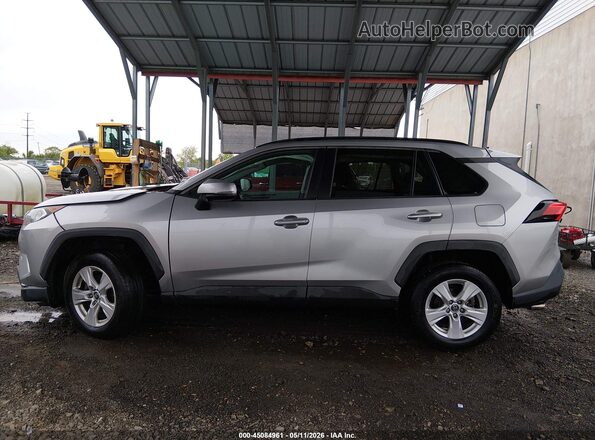 2T3P1RFV3KW072439 2019 TOYOTA LE Серебряный Вид задней части салона