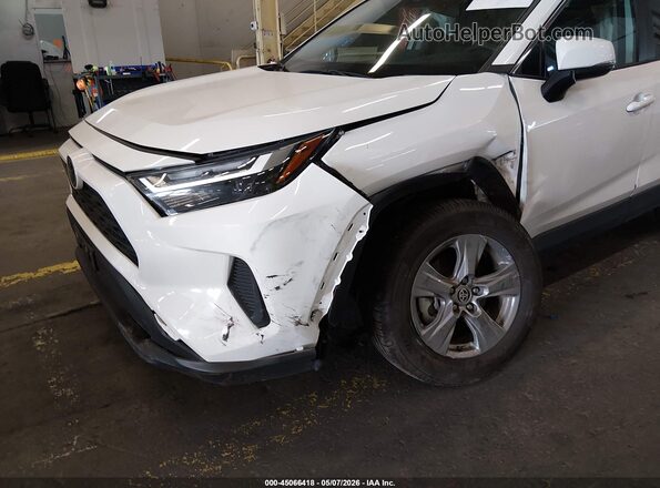 2T3P1RFV5NC293787 2022 TOYOTA LE White Դիմացի տեսք