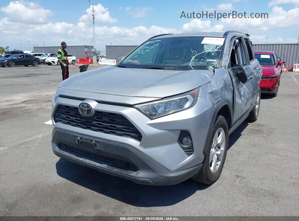 2T3P1RFV8MC157409 2021 TOYOTA RAV4 Серебряный Передняя левая четверть