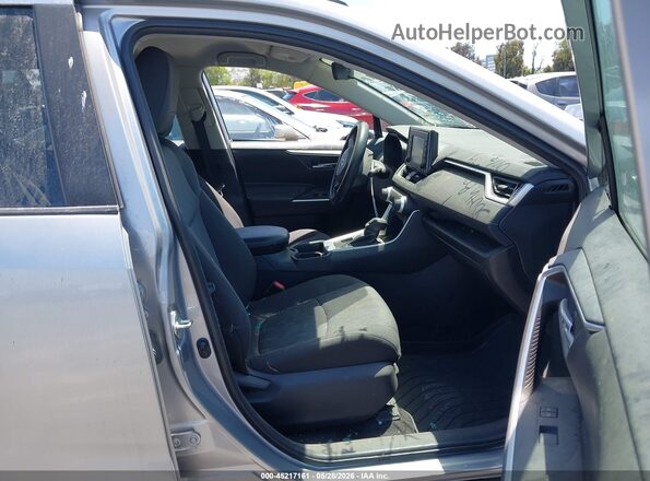 2T3P1RFV8MC157409 2021 TOYOTA RAV4 Серебряный Вид салона спереди