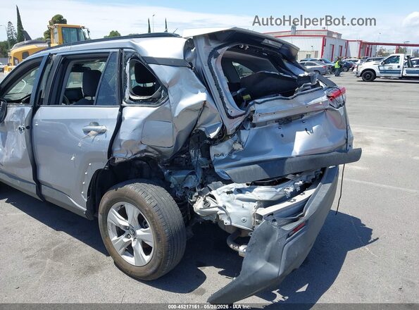 2T3P1RFV8MC157409 2021 TOYOTA RAV4 Серебряный Вид спереди