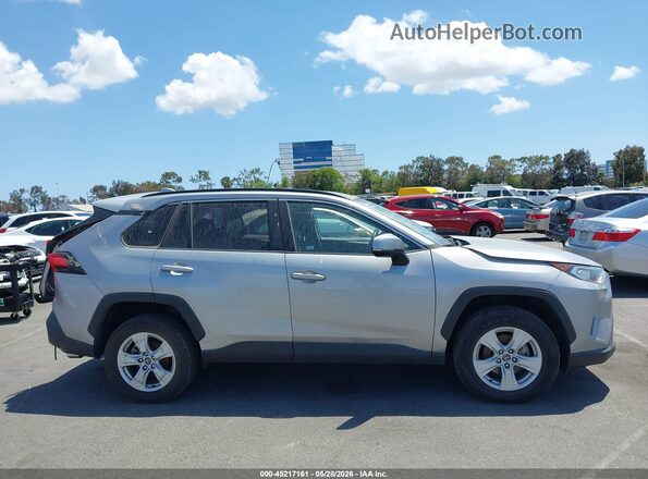 2T3P1RFV8MC157409 2021 TOYOTA RAV4 Серебряный Вид задней части салона