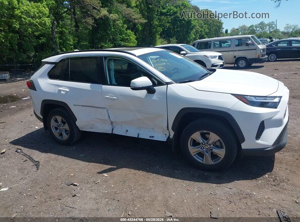 2T3P1RFV9RC471786 2024 TOYOTA RAV4 White Widok wnętrza z tyłu