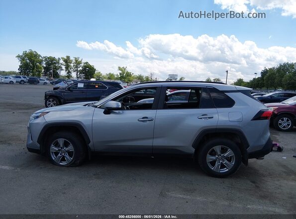 2T3P1RFVXNC297902 2022 TOYOTA RAV4 Silver Vista interior de 360 grados