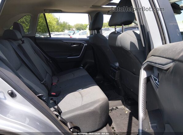 2T3P1RFVXNC297902 2022 TOYOTA RAV4 Silver Vista de la etiqueta del VIN