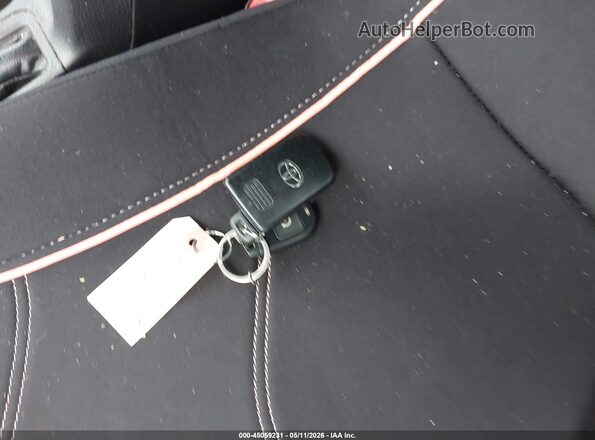 2T3RFREV0HW680780 2017 TOYOTA LE Черный Вид подкапотного пространства