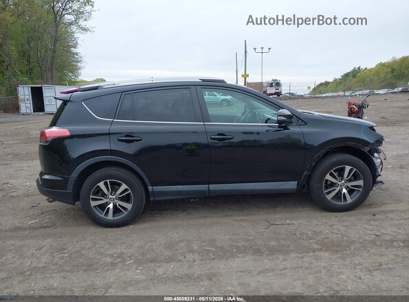 2T3RFREV0HW680780 2017 TOYOTA LE Черный Вид панели приборов