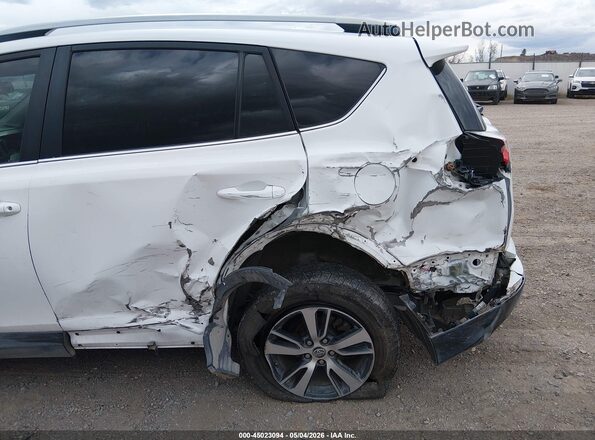 2T3RFREV0JW792646 2018 TOYOTA LE White 