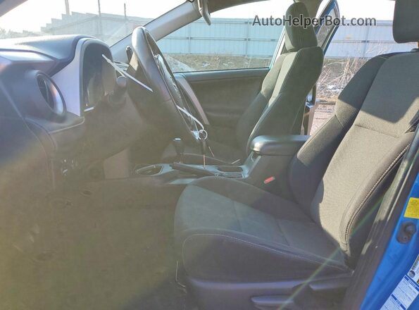 2T3RFREV3JW797968 2018 TOYOTA RAV4 Blue Front interior view