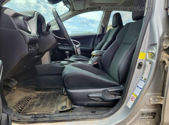 2T3RFREV6HW683957 2017 TOYOTA LE Silver Widok wnętrza z przodu