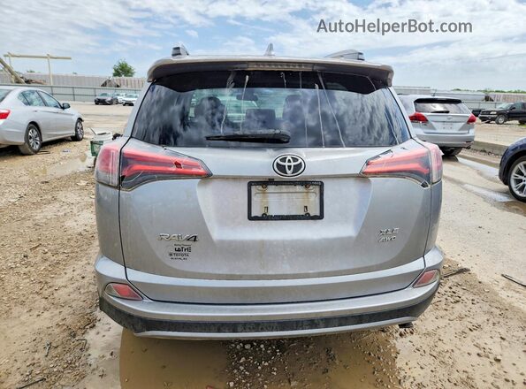 2T3RFREV6HW683957 2017 TOYOTA LE Silver Widok z tyłu