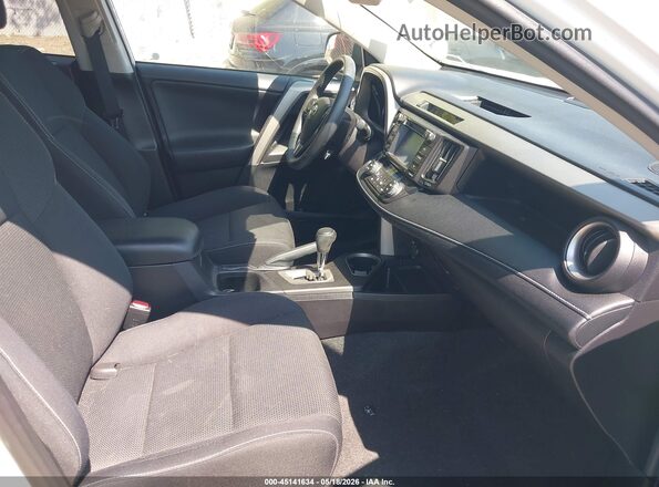 2T3RFREV8HW677853 2017 TOYOTA RAV4 White Вид салону спереду