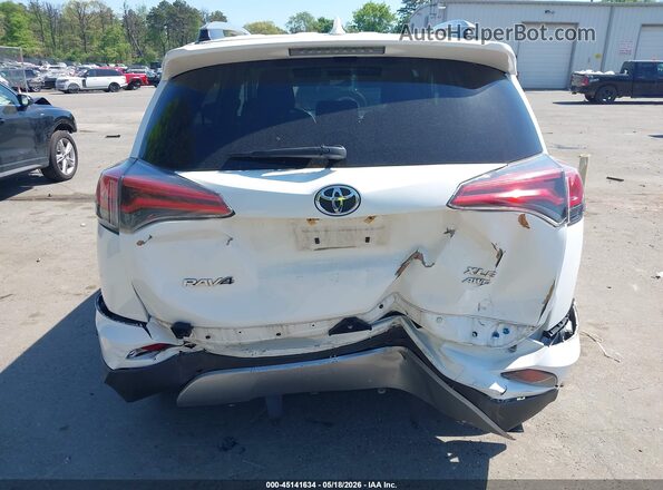 2T3RFREV8HW677853 2017 TOYOTA RAV4 White Вид спереду