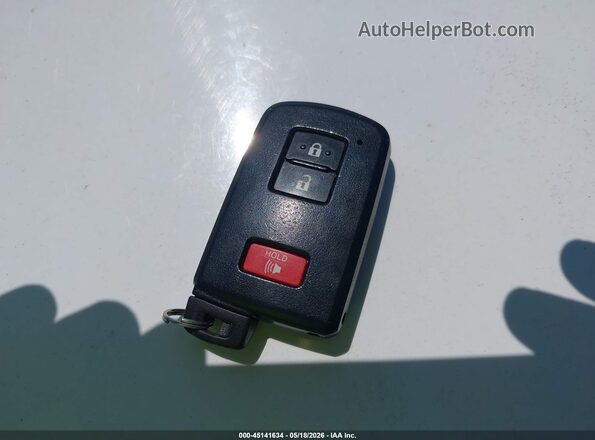2T3RFREV8HW677853 2017 TOYOTA RAV4 White Вид панелі приладів