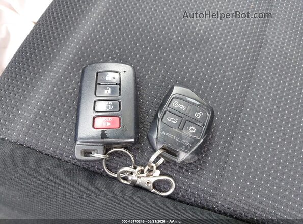 2T3RFREV9JW781841 2018 TOYOTA RAV4 Maroon Вид панелі приладів