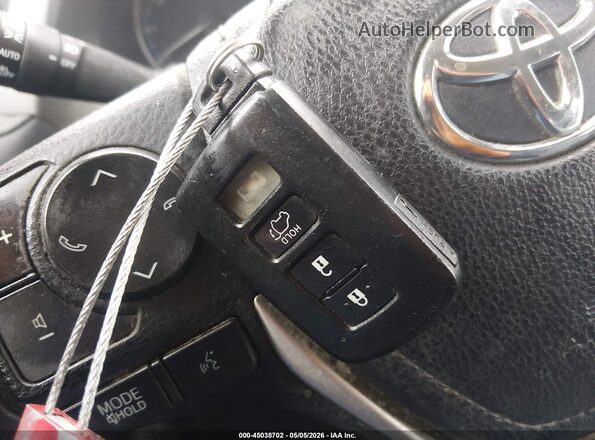 2T3RFREVXJW770010 2018 TOYOTA RAV4 White Dashboard view