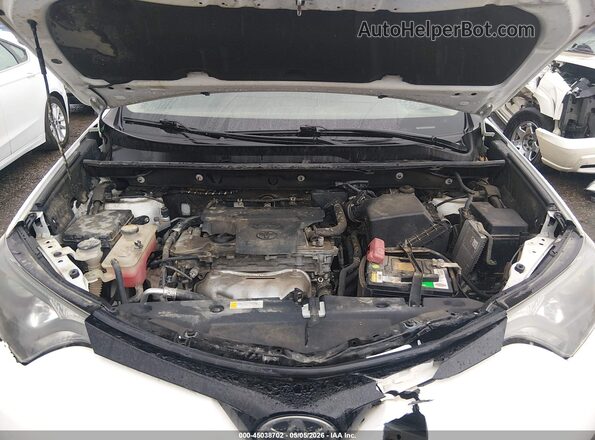 2T3RFREVXJW770010 2018 TOYOTA RAV4 White Rear view