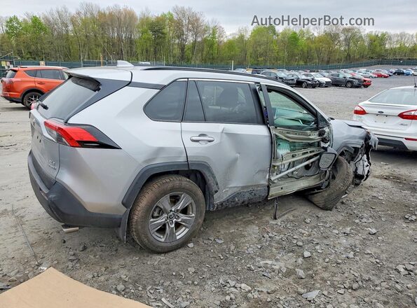2T3RWRFV2RW196867 2024 TOYOTA RAV4 Silver Trasero derecho