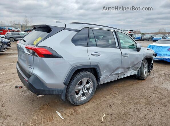 2T3RWRFV4RW242683 2024 TOYOTA RAV4 Silver Tył prawy