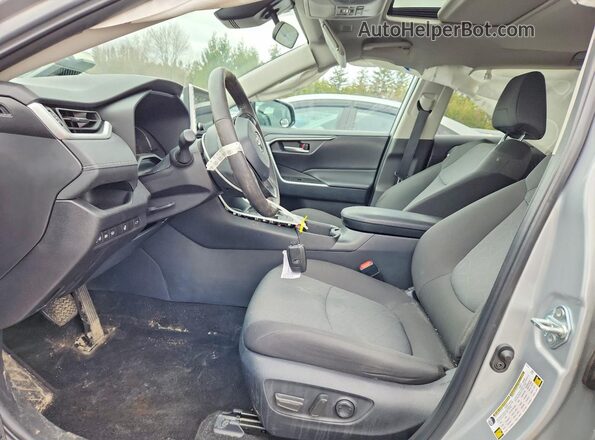 2T3RWRFV4RW242683 2024 TOYOTA RAV4 Silver Widok wnętrza z przodu