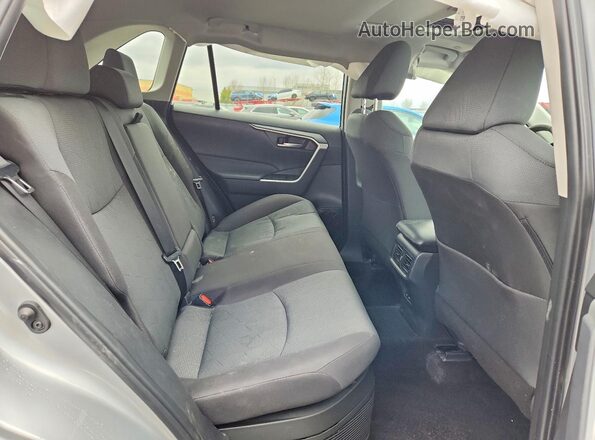 2T3RWRFV4RW242683 2024 TOYOTA RAV4 Silver Widok wnętrza z tyłu