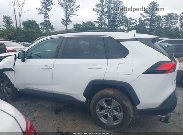 2T3W1RFV1NW192756 2022 TOYOTA RAV4 White Սալոնի հետևի տեսք