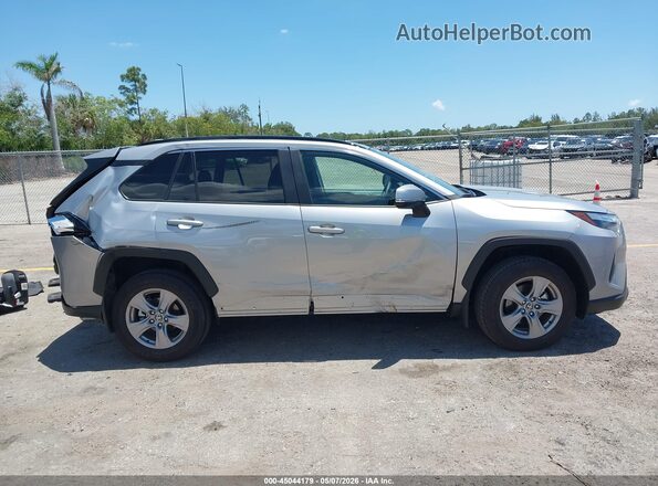 2T3W1RFV1SC345598 2025 TOYOTA LE Серебряный Вид задней части салона