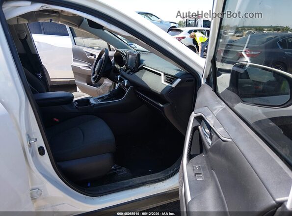 2T3W1RFV2MC169096 2021 TOYOTA LE Белый Вид салона спереди