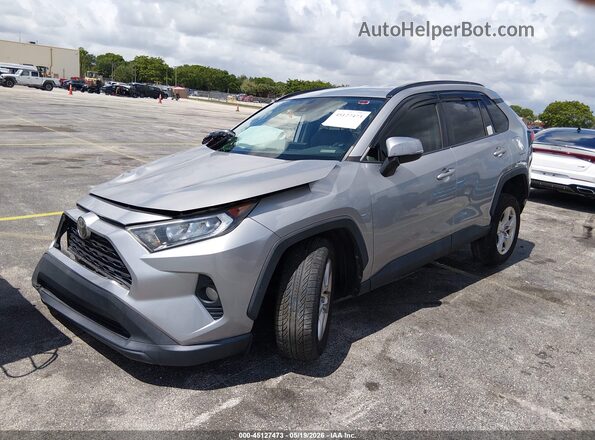 2T3W1RFV4LC070004 2020 TOYOTA RAV4 Серебряный Передняя левая четверть