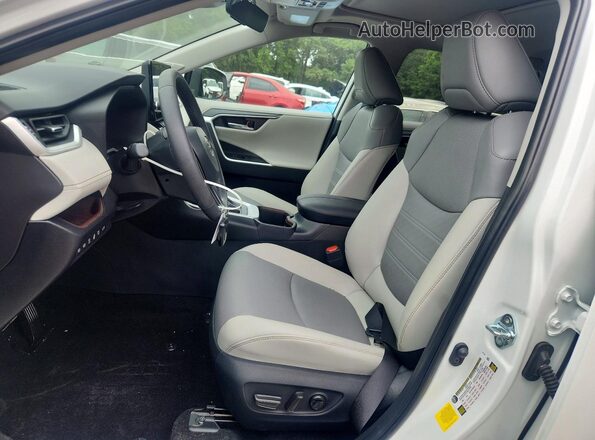 2T3Y1RFVXSW430432 2025 TOYOTA RAV4 White 