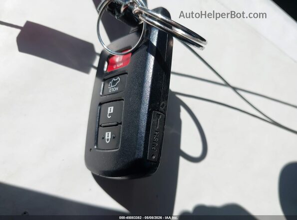 2T3YFREV0HW324180 2017 TOYOTA RAV4 Silver წინა პანელის ხედი