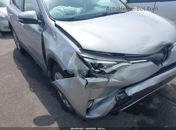 2T3YFREV1HW396957 2017 TOYOTA RAV4 Серебряный 