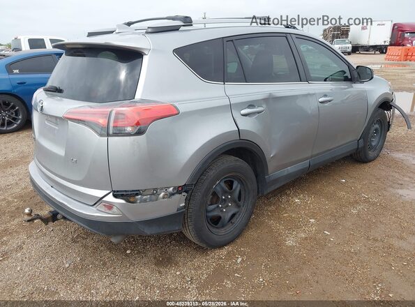2T3ZFREV8HW352622 2017 TOYOTA RAV4 Silver Tył prawy