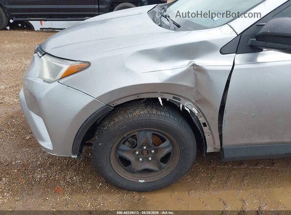 2T3ZFREV8HW352622 2017 TOYOTA RAV4 Silver Widok z przodu