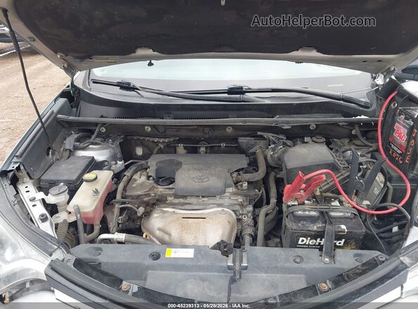 2T3ZFREV8HW352622 2017 TOYOTA RAV4 Silver Widok z tyłu