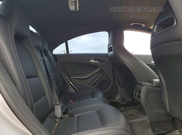 WDDSJ4GB5JN507250 2018 MERCEDES-BENZ CLA-CLASS Silver Widok wnętrza z tyłu