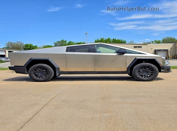 7G2CEHED1RA026043 2024 TESLA CYBERTRUCK Silver Widok tylnych siedzeń