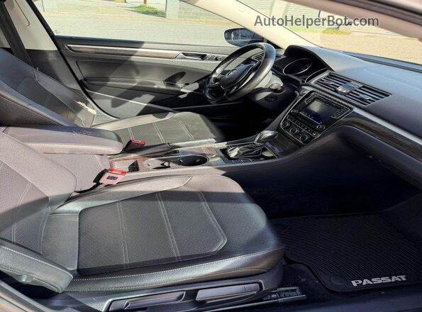 1VWBA7A33JC005519 2018 VOLKSWAGEN PASSAT Black 