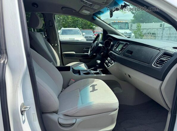 KNDMB5C18K6525496 2019 KIA SEDONA White Widok tylnych siedzeń