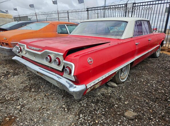 31839J102257 1963 CHEVROLET IMPALA Красный Передняя правая четверть