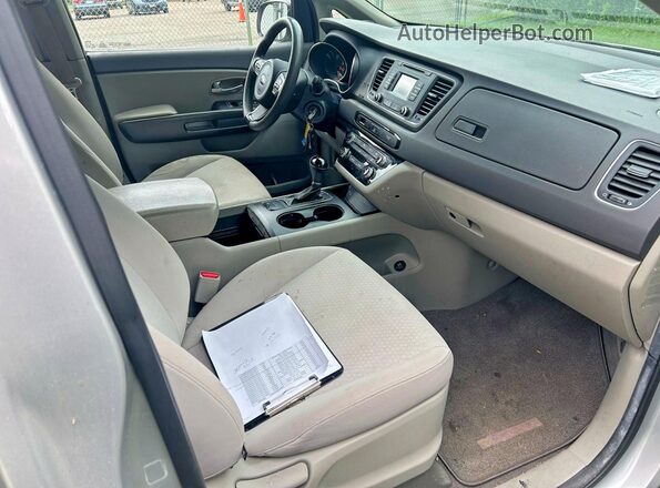 KNDMA5C15G6104796 2016 KIA SEDONA Silver 