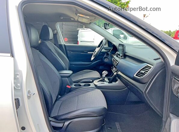 KNDEU2AA8M7105850 2021 KIA SELTOS Белый 