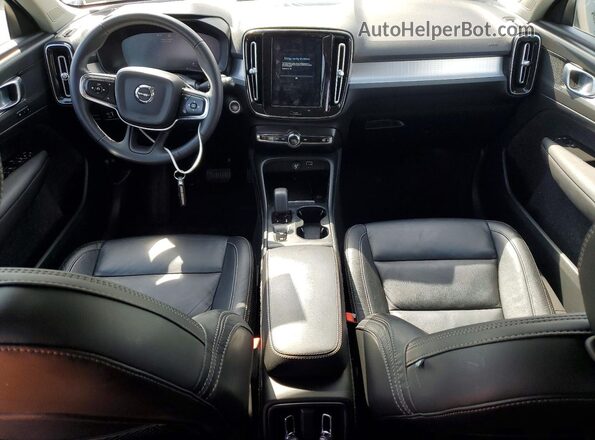 YV4162UK6N2761960 2022 VOLVO XC40 Black 