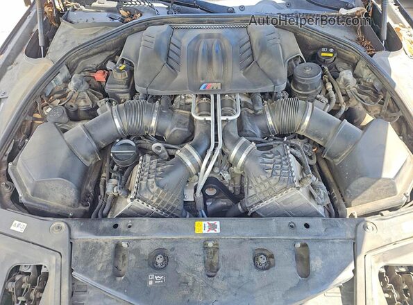 WBSFV9C55GD595740 2016 BMW M5 Gray Widok wnętrza z przodu