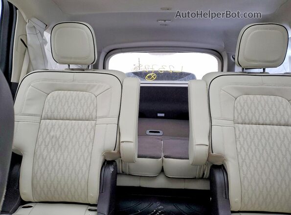 5LM5J9XC0PGL23725 2023 LINCOLN AVIATOR Серебряный 