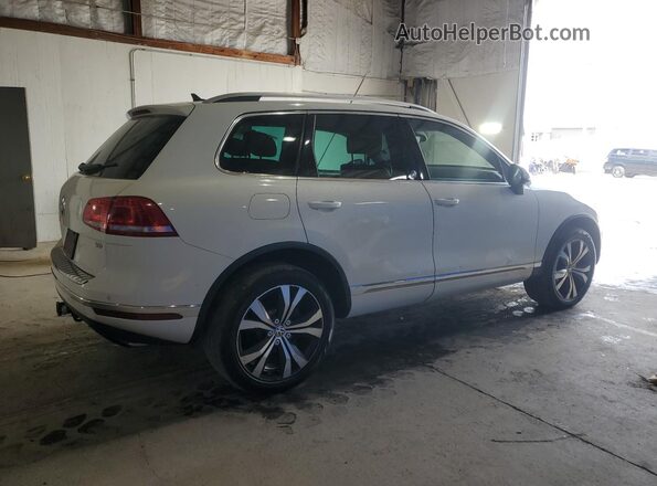 WVGRF7BP1HD000355 2017 VOLKSWAGEN TOUAREG White 